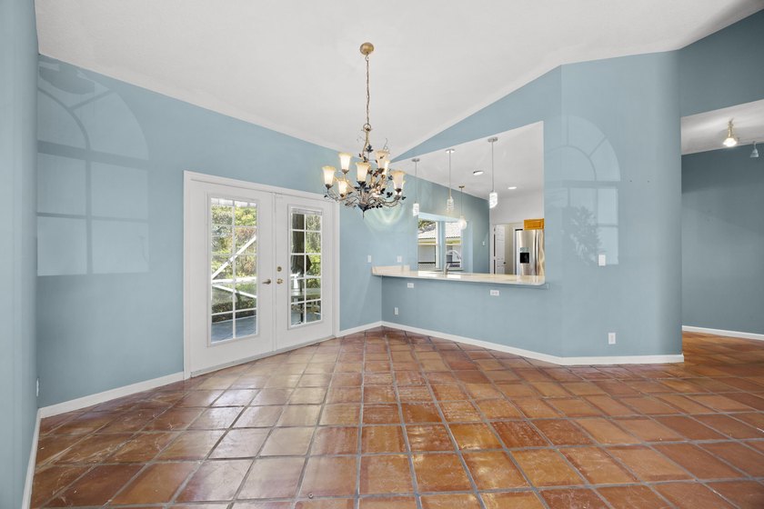 Welcome to this spacious and beautifully maintained 3-bedroom - photo 15