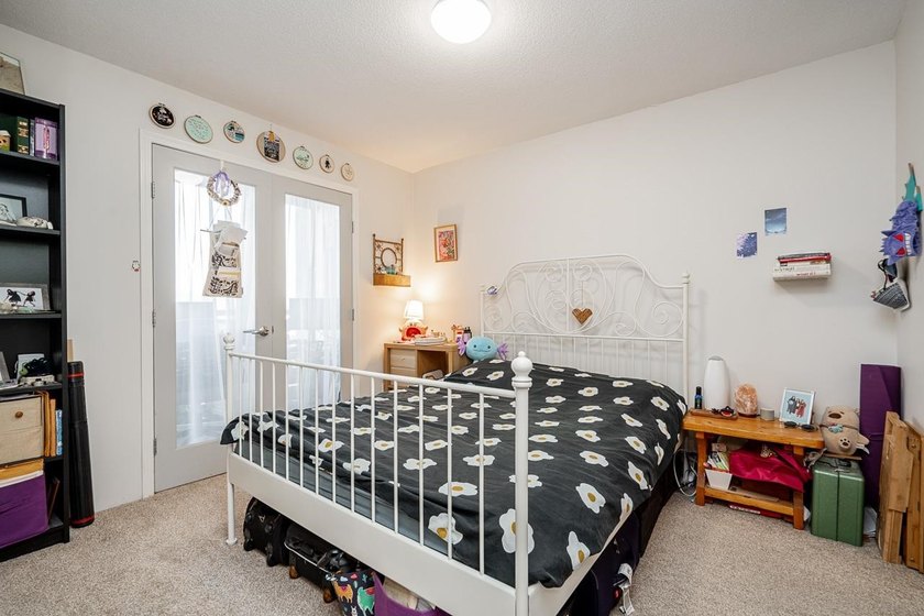 TREMENDOUS VALUE. One of the best price-per-square-foot options - photo 16