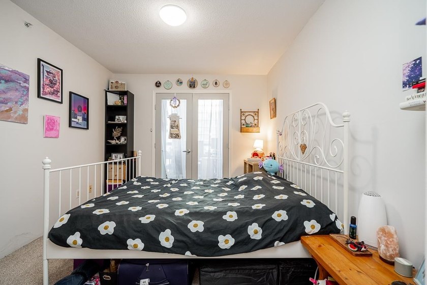 TREMENDOUS VALUE. One of the best price-per-square-foot options - photo 17