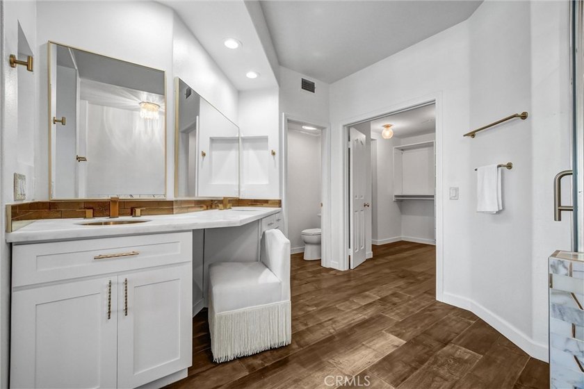 WATERFRONT BLISS, YOU WON'T WANT TO MISS! Welcome to this - photo 19