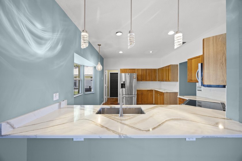Welcome to this spacious and beautifully maintained 3-bedroom - photo 19