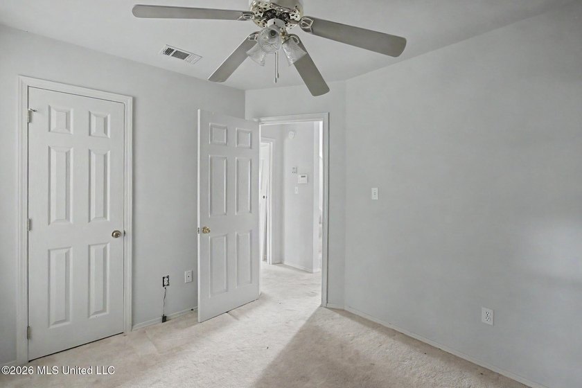Welcome to this precious 3-bedroom, 2-bathrooms starter home - photo 22