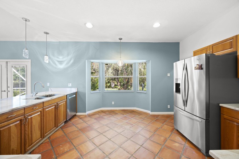 Welcome to this spacious and beautifully maintained 3-bedroom - photo 23