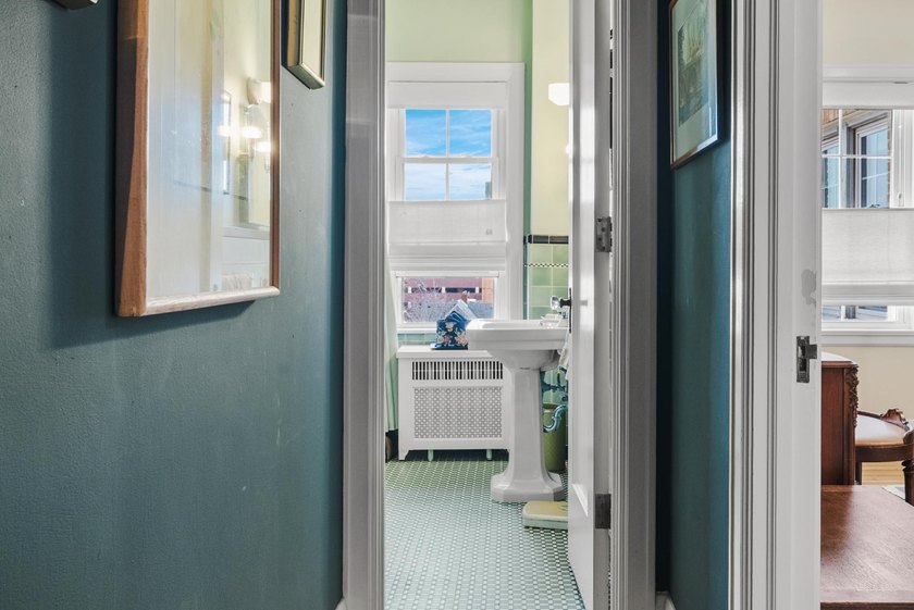 Step inside one of Minneapolis' most exclusive New York-style - photo 23