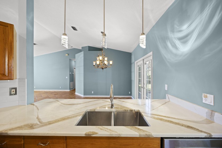 Welcome to this spacious and beautifully maintained 3-bedroom - photo 24