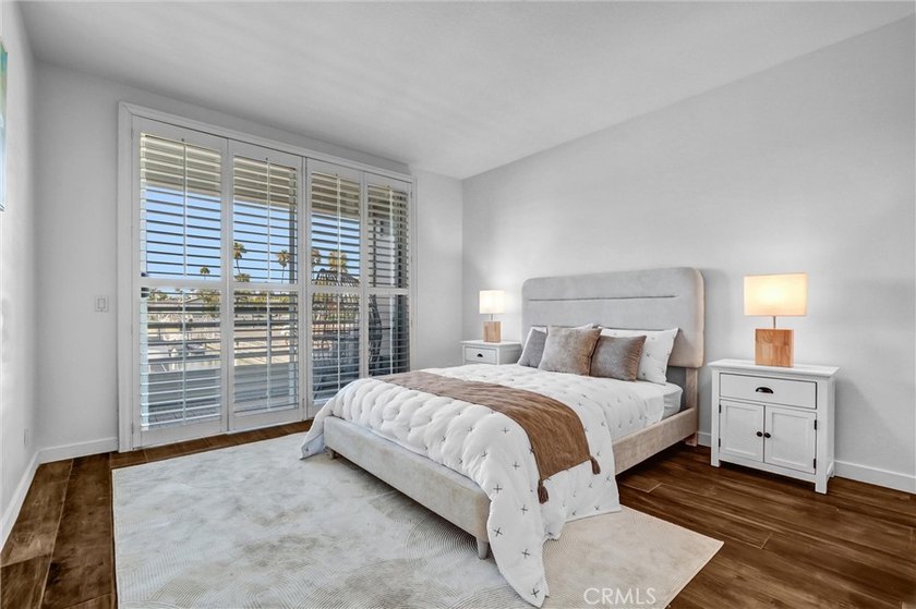 WATERFRONT BLISS, YOU WON'T WANT TO MISS! Welcome to this - photo 25