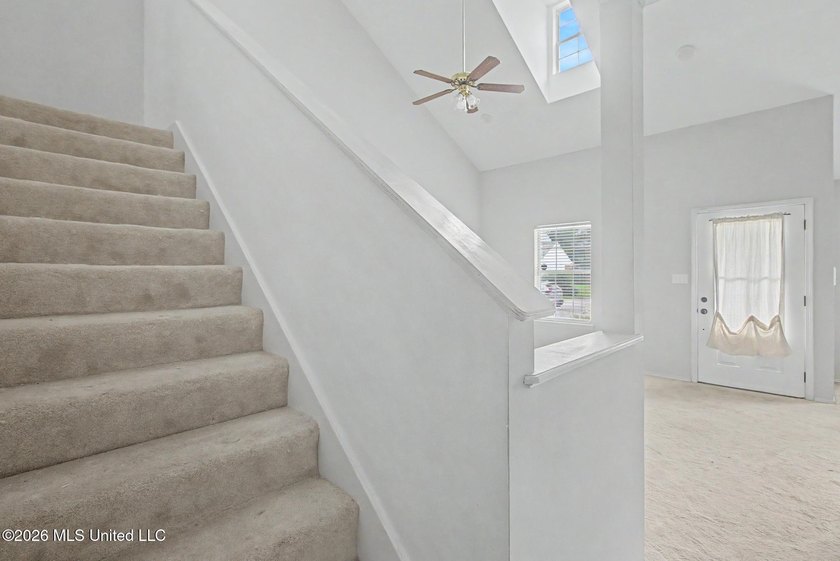 Welcome to this precious 3-bedroom, 2-bathrooms starter home - photo 26