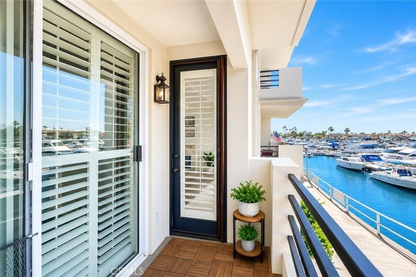 WATERFRONT BLISS, YOU WON'T WANT TO MISS! Welcome to this - photo 30