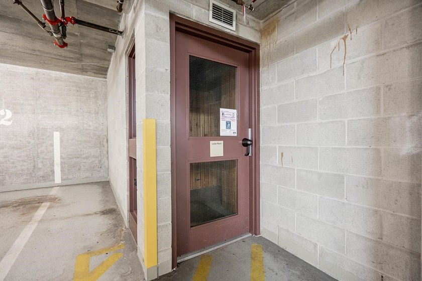 TREMENDOUS VALUE. One of the best price-per-square-foot options - photo 32