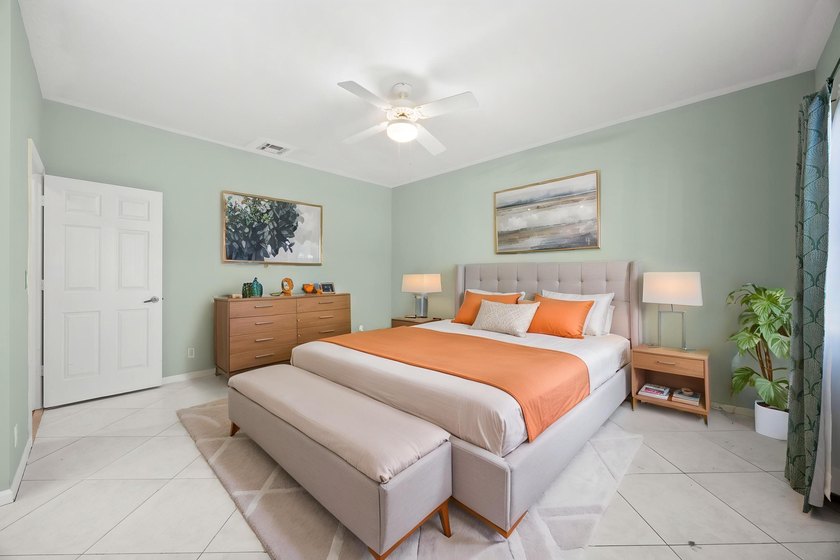 Welcome to this spacious and beautifully maintained 3-bedroom - photo 32