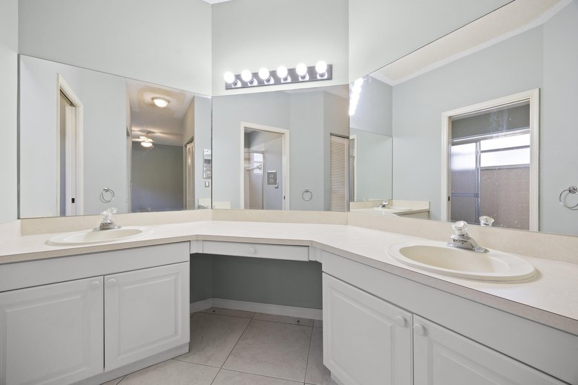 Welcome to this spacious and beautifully maintained 3-bedroom - photo 35