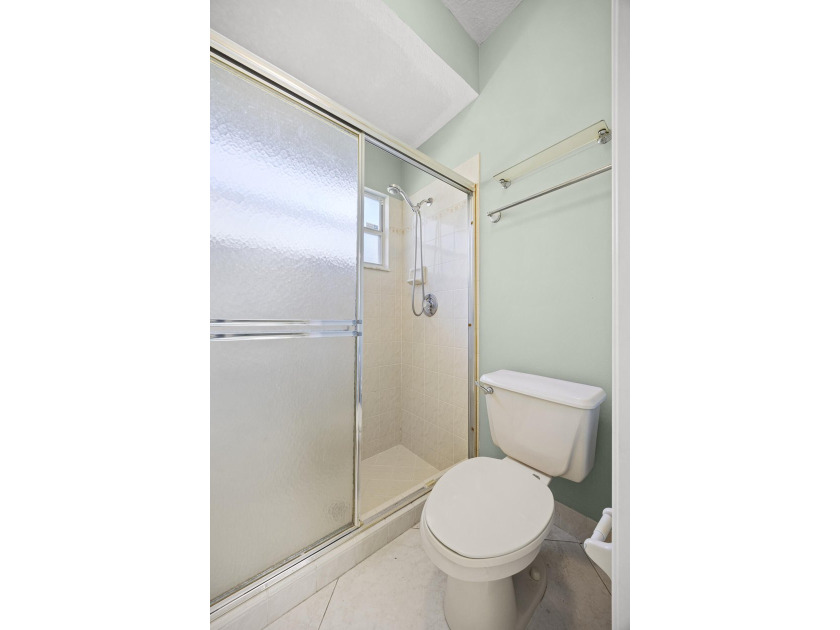 Welcome to this spacious and beautifully maintained 3-bedroom - photo 37