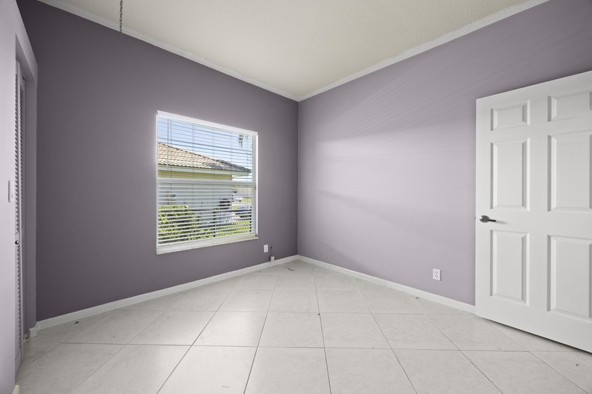 Welcome to this spacious and beautifully maintained 3-bedroom - photo 40