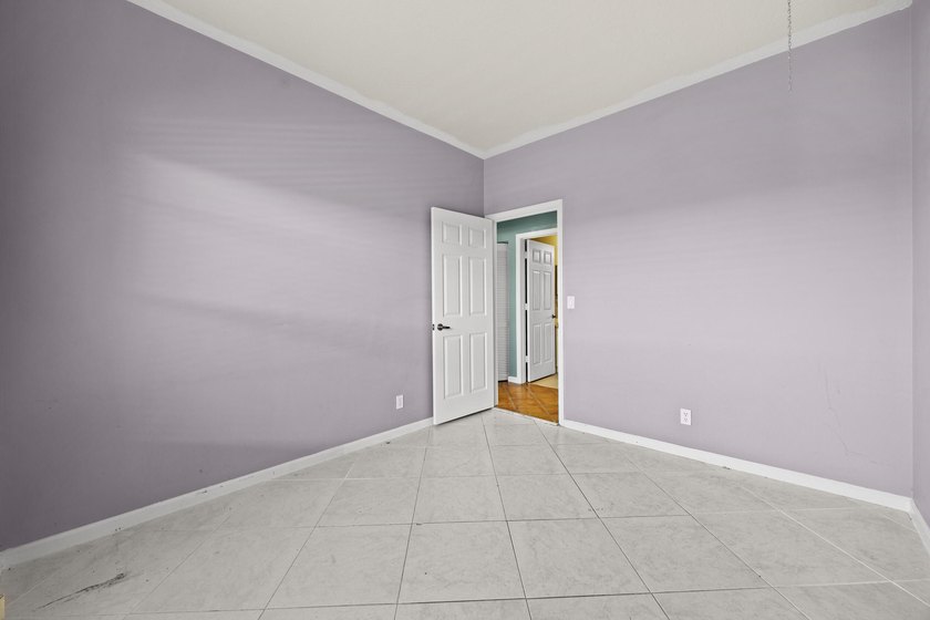 Welcome to this spacious and beautifully maintained 3-bedroom - photo 42