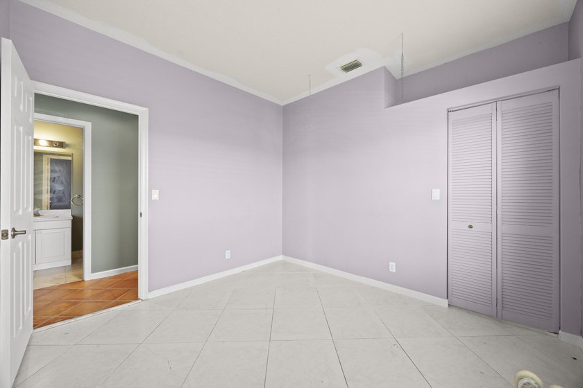Welcome to this spacious and beautifully maintained 3-bedroom - photo 43