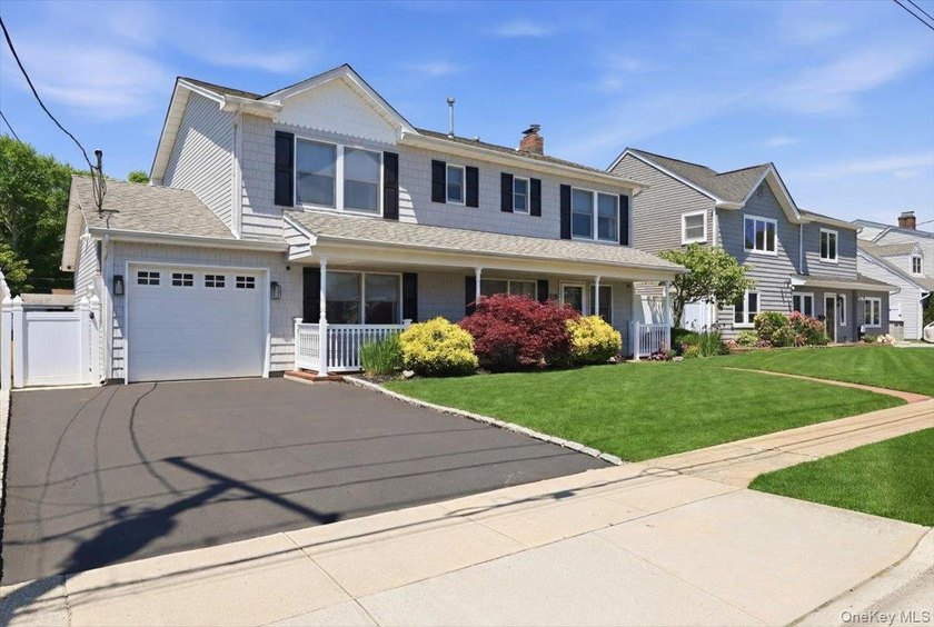 Welcome to this beautifully maintained two story home offering - photo 2