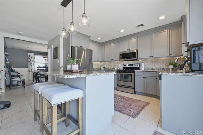 Welcome to this beautifully maintained two story home offering - photo 8