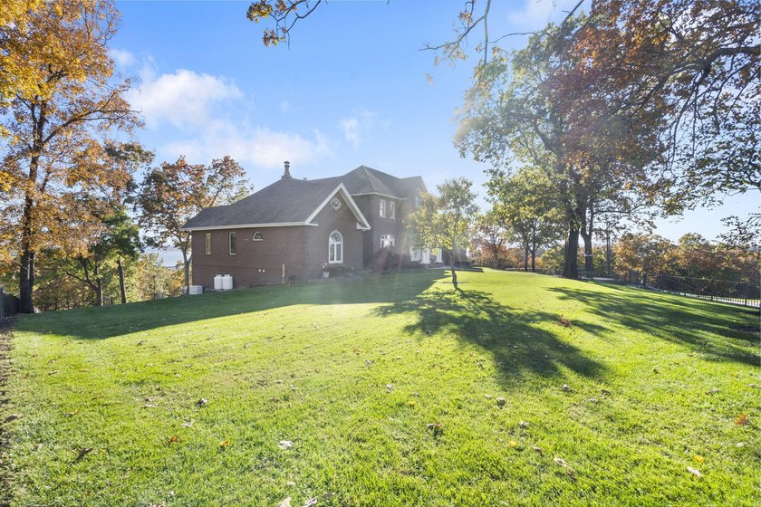 Welcome to an extraordinary lakefront estate in the prestigious - photo 4