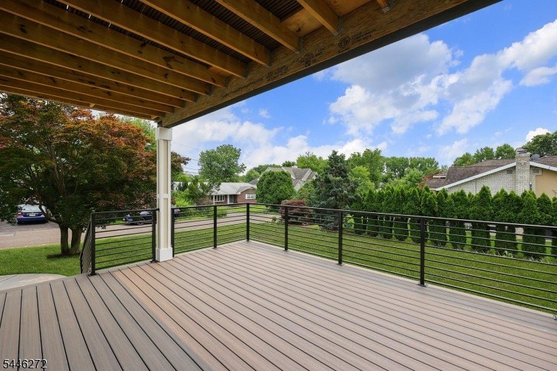 COMMUTER'S DREAM EXQUISITE NEW EAST FACING CONTEMPORARY MODERN - photo 13