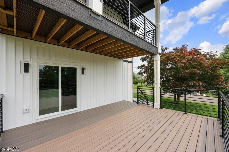 COMMUTER'S DREAM EXQUISITE NEW EAST FACING CONTEMPORARY MODERN - photo 14