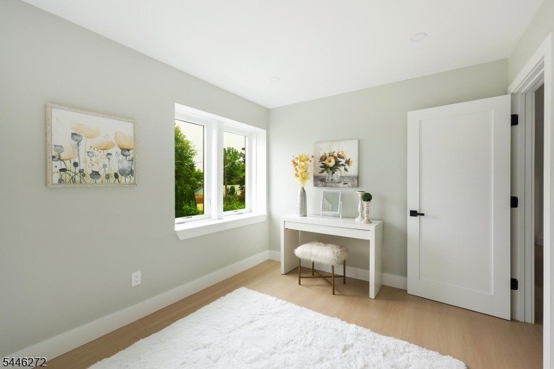 COMMUTER'S DREAM EXQUISITE NEW EAST FACING CONTEMPORARY MODERN - photo 21