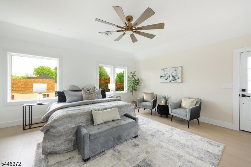 COMMUTER'S DREAM EXQUISITE NEW EAST FACING CONTEMPORARY MODERN - photo 27