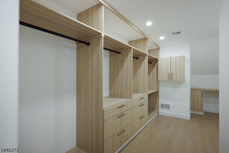 COMMUTER'S DREAM EXQUISITE NEW EAST FACING CONTEMPORARY MODERN - photo 35