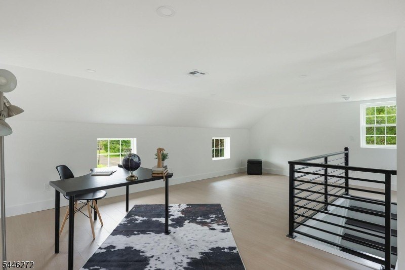 COMMUTER'S DREAM EXQUISITE NEW EAST FACING CONTEMPORARY MODERN - photo 40