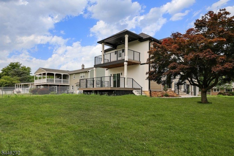 COMMUTER'S DREAM EXQUISITE NEW EAST FACING CONTEMPORARY MODERN - photo 44