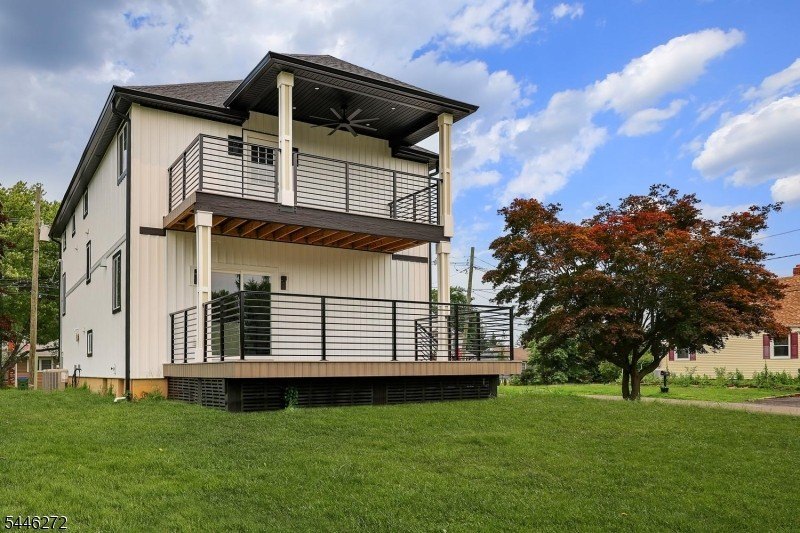 COMMUTER'S DREAM EXQUISITE NEW EAST FACING CONTEMPORARY MODERN - photo 46