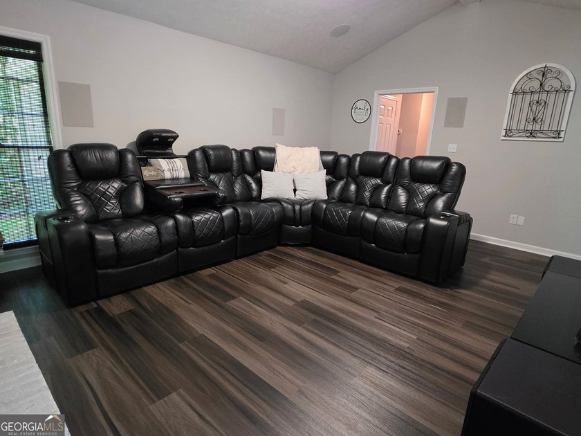 Welcome home to this charming one-level, three-bedroom, two-bath - photo 7