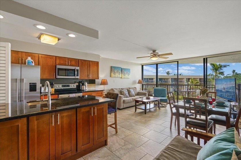TOP FLOOR OCEANVIEW AT MAUI SUNSET Maui Sunset A513 is a - photo 7