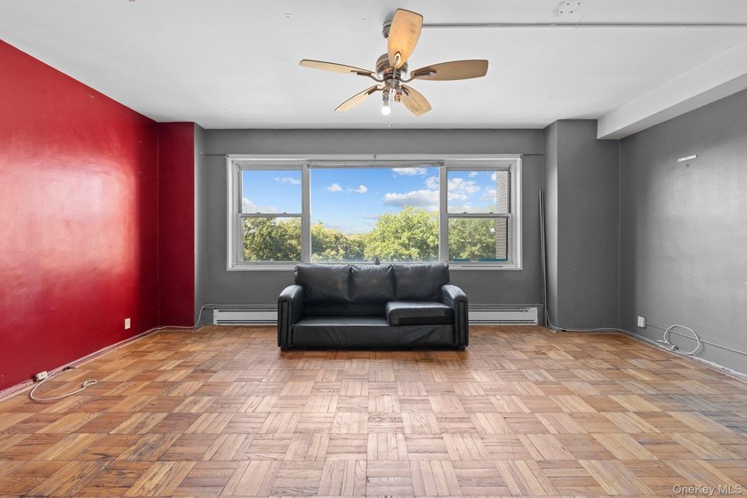 Spacious one-bedroom apartment in the desirable Fordham Hill - photo 5