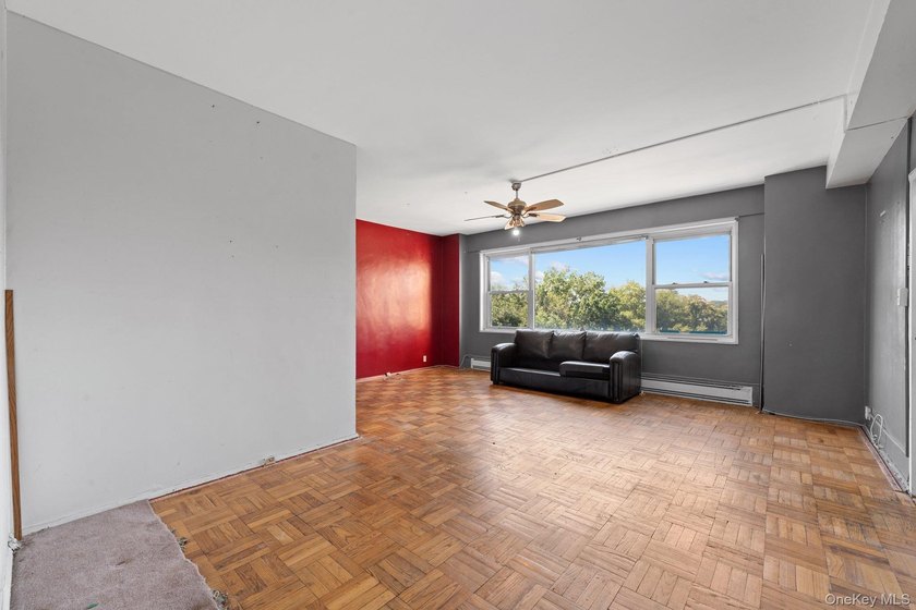 Spacious one-bedroom apartment in the desirable Fordham Hill - photo 6