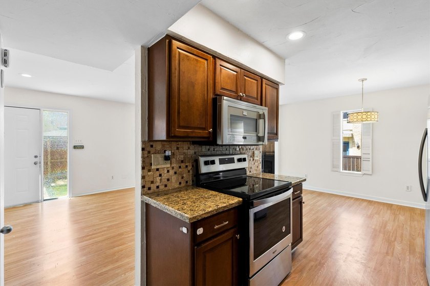 Charming Urban Retreat in Richardson Near UTD!! Nestled in the - photo 7