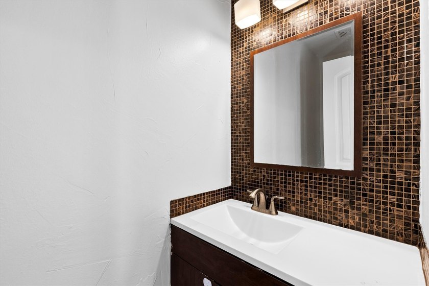Charming Urban Retreat in Richardson Near UTD!! Nestled in the - photo 9