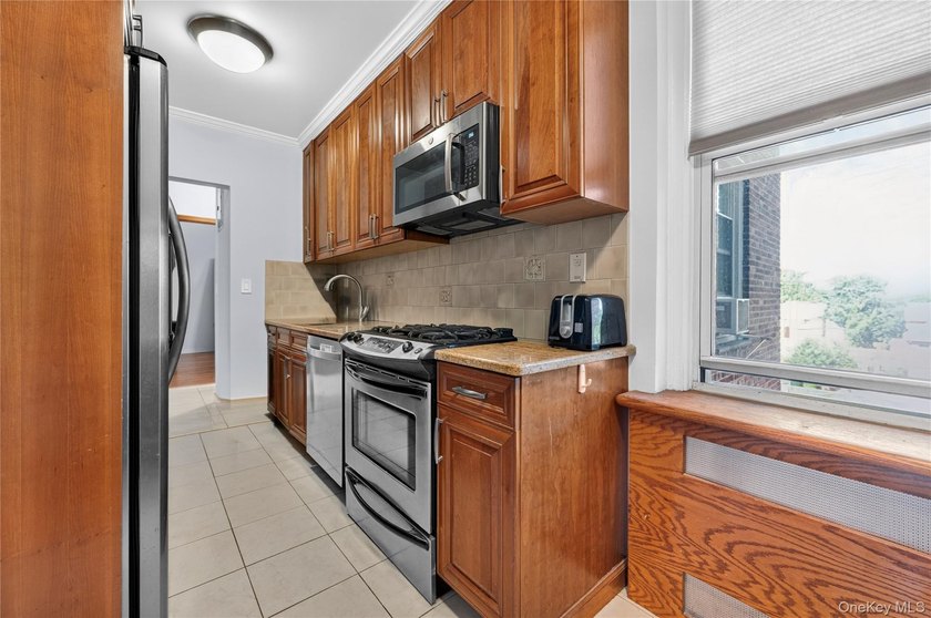Large 2 bedroom home, offering rare square footage and - photo 4