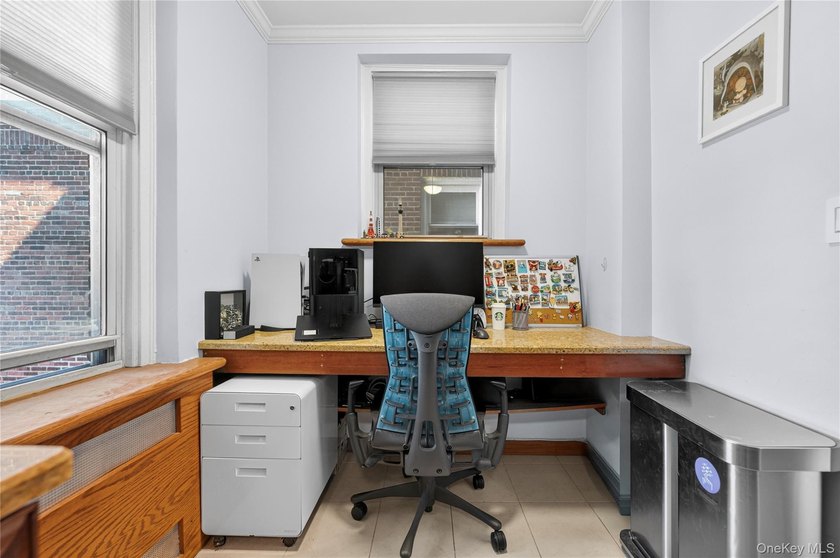 Large 2 bedroom home, offering rare square footage and - photo 5