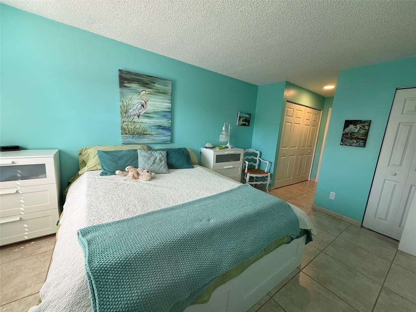 Beautiful condo 1 bedroom, 1.5 bath. Move in ready come totally - photo 14