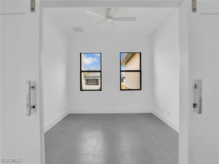 Brand-new 2026 construction offering 3 bedrooms plus a versatile - photo 22
