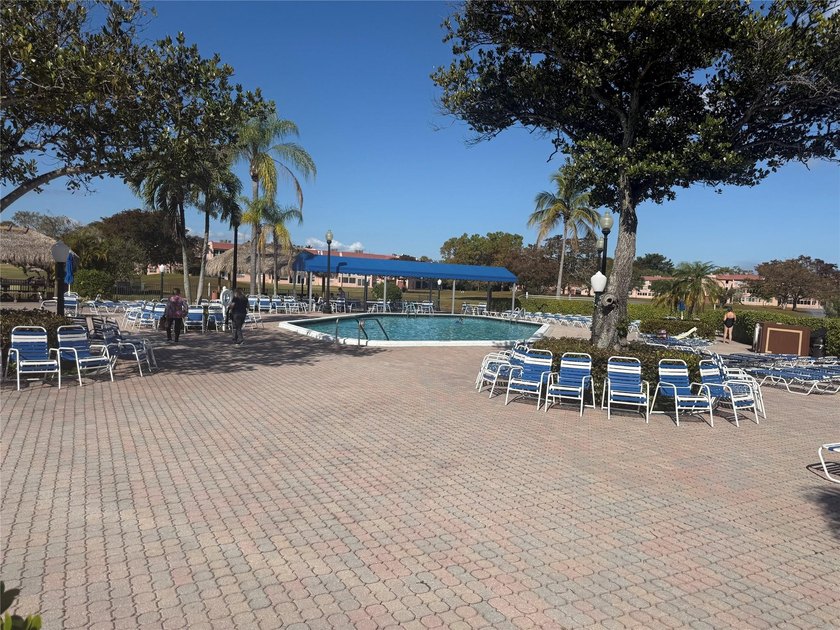 Beautiful condo 1 bedroom, 1.5 bath. Move in ready come totally - photo 22