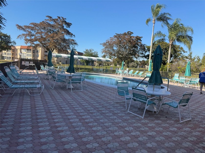 Beautiful condo 1 bedroom, 1.5 bath. Move in ready come totally - photo 26
