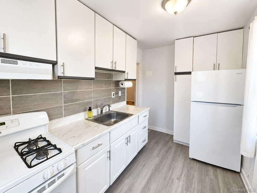 Sunny and bright first-floor 1-bedroom co-op located in the - photo 3