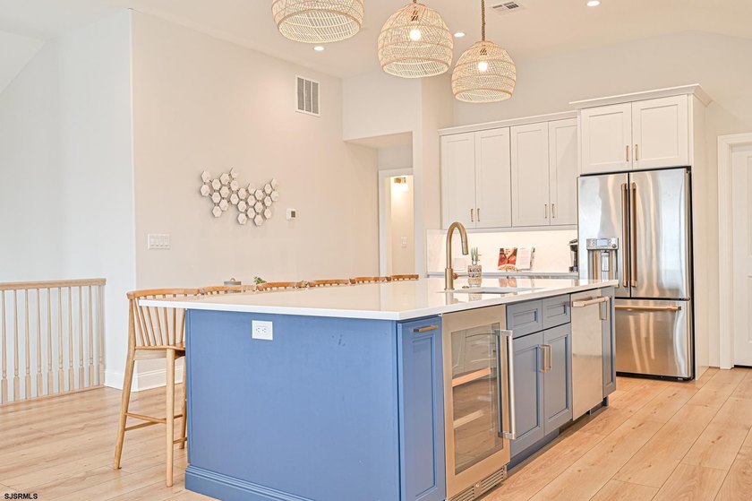 New Construction - * A Zone Location * This 4,000 Sf 3-story - photo 4