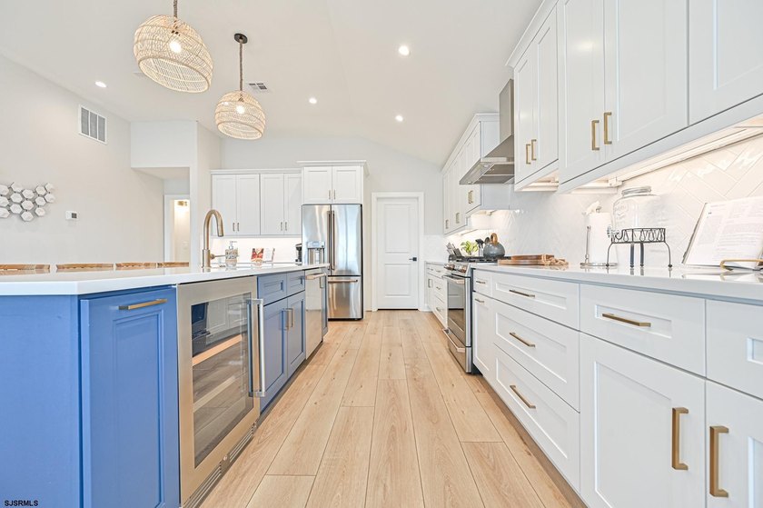 New Construction - * A Zone Location * This 4,000 Sf 3-story - photo 5