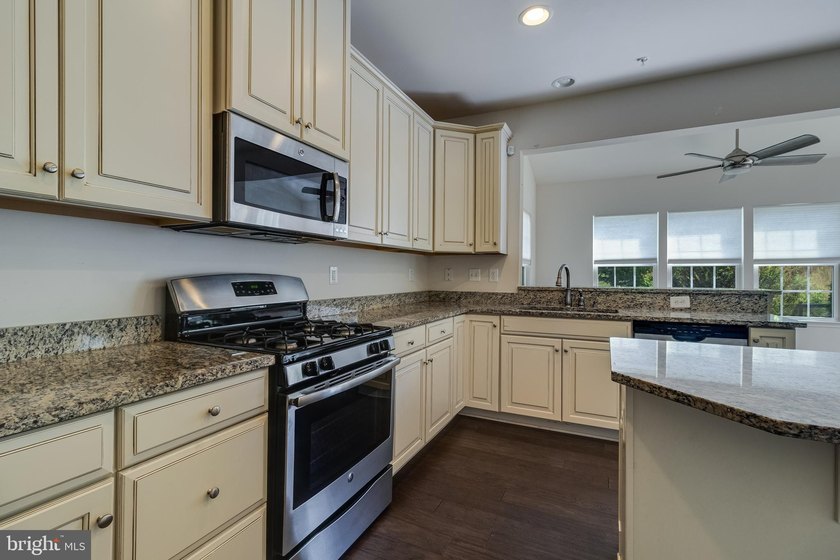 $10,000 Closing Credit w/ acceptable offer. Why wait for new - photo 8