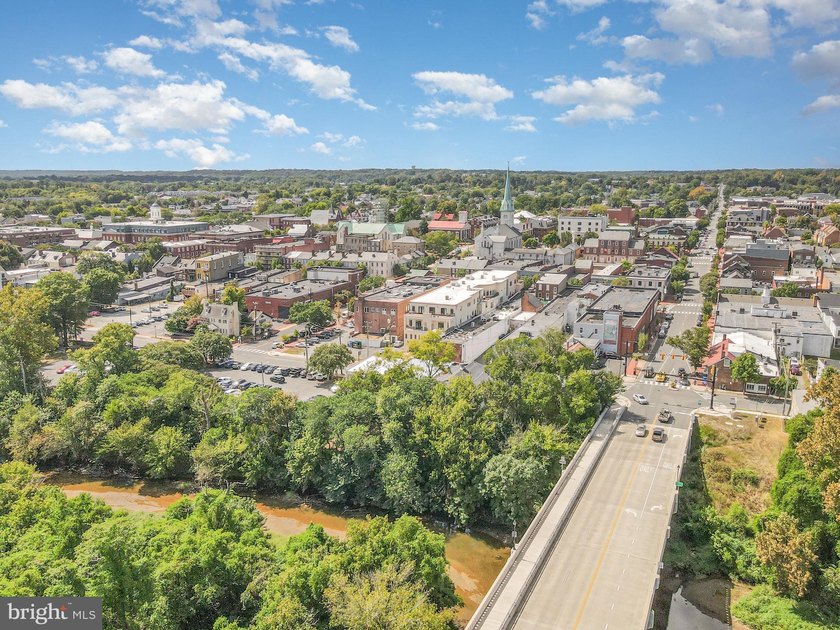 Discover a rare gem in the heart of historic downtown - photo 5