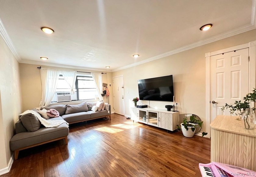Stunning huge two bedrooms coop garden apartment in the heart of - photo 2