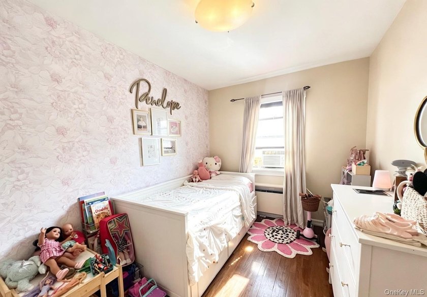 Stunning huge two bedrooms coop garden apartment in the heart of - photo 8