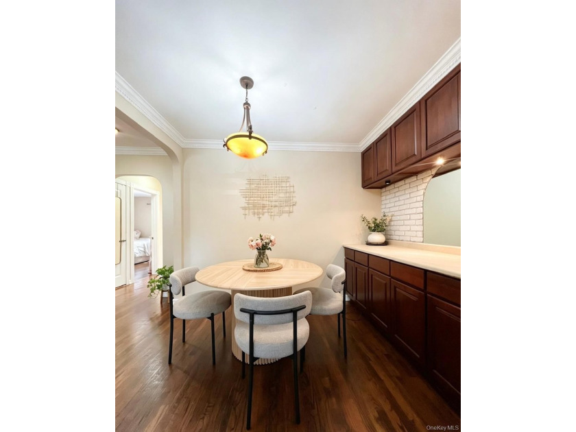 Stunning huge two bedrooms coop garden apartment in the heart of - photo 10